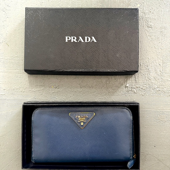 Prada Wallet - Picture 3 of 4
